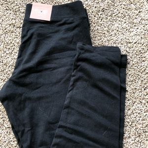 Black Capri leggings.